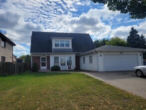 Building Photo - 1001 E Callero Cir