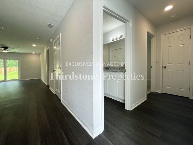 Building Photo - 8344 Maple St