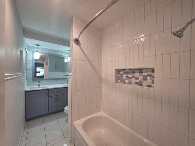 Building Photo - 2 Bedroom 1.5 Bath in the Desirable Disston Heights Neighborhood