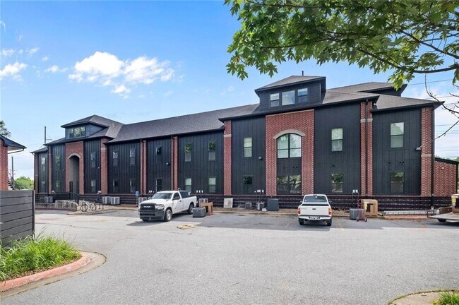 Building Photo - 1115 N Leverett Ave