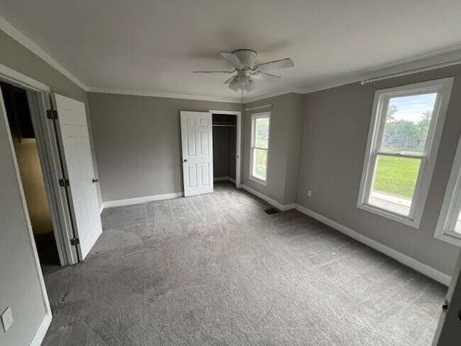 Building Photo - 3 Bedroom in Mt. Vernon!