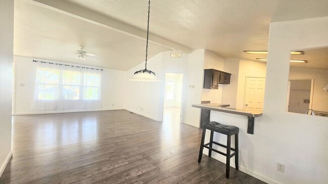 Building Photo - Gorgeous Single Story Home