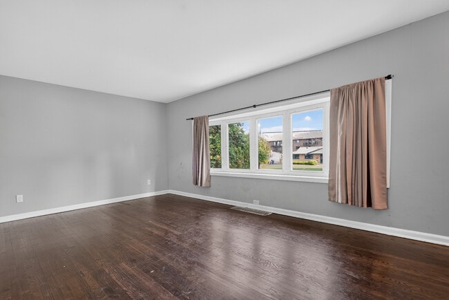 Building Photo - 7945 W 91st St