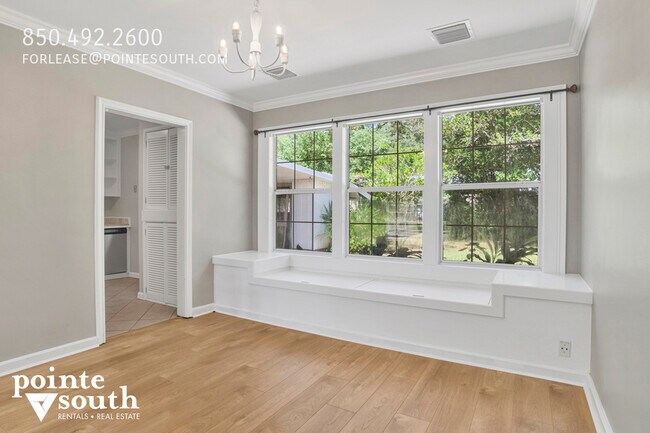 Building Photo - 703 Belrose Ave
