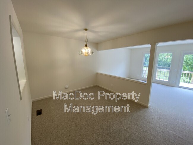 Building Photo - 106 Batley Ct