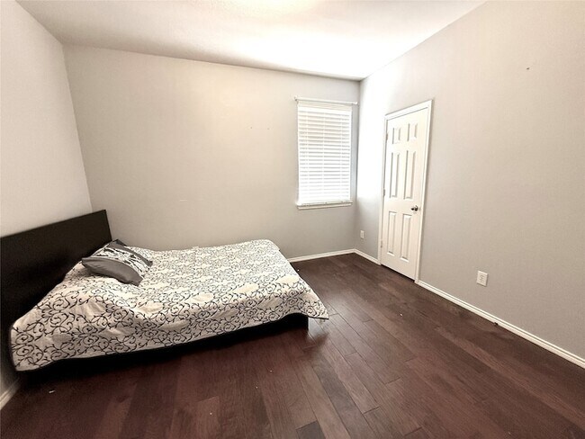 Building Photo - 9724 Windburn Dr