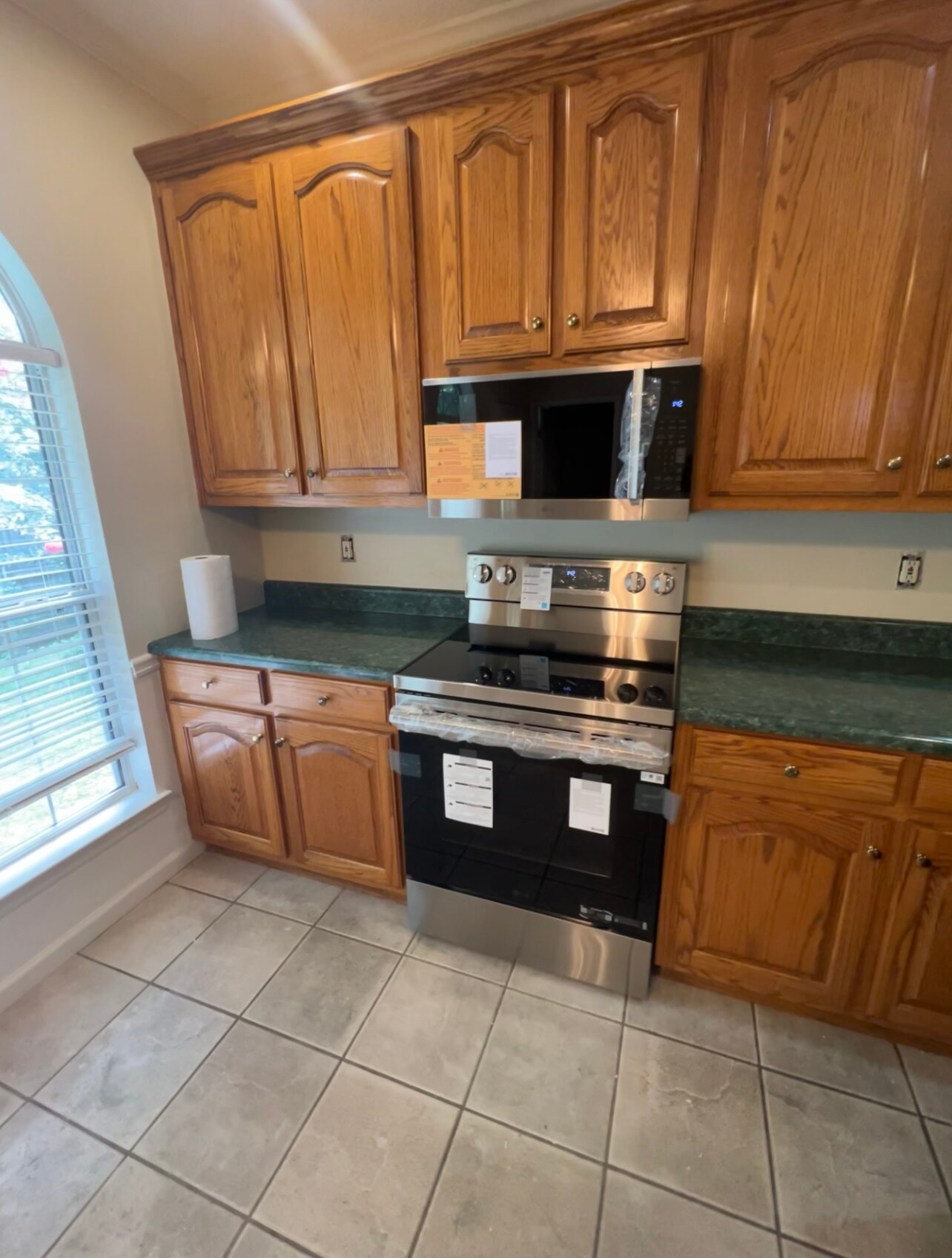 Building Photo - 1694 Red Oak Dr