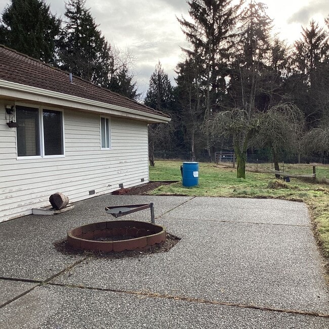 Building Photo - Ranch Style Rambler located in Stannwood