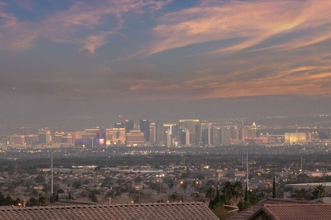 Building Photo - Luxury Dream Home with Unmatched Views and Resort-Style Amenities