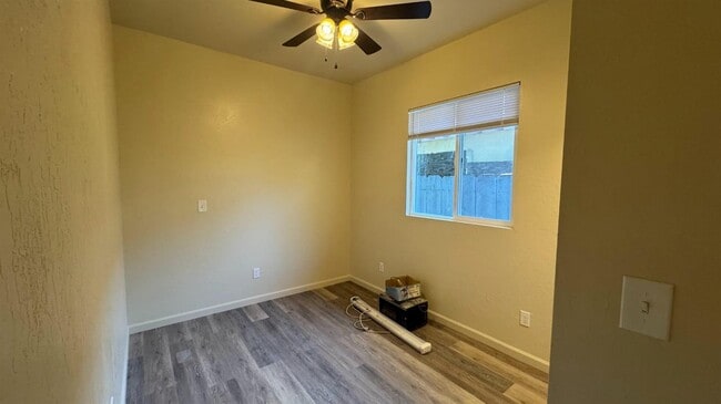 Building Photo - 493 N Alta Ave