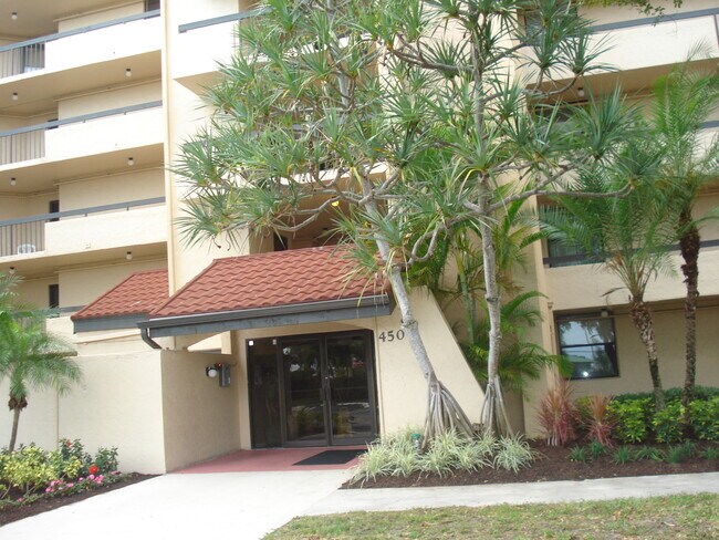 building - 450 Egret Cir