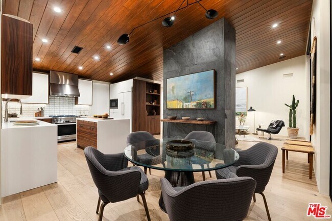 Building Photo - 2652 Byron Pl