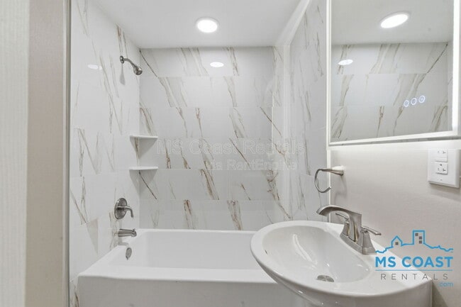 Building Photo - 1528 Ladnier Rd