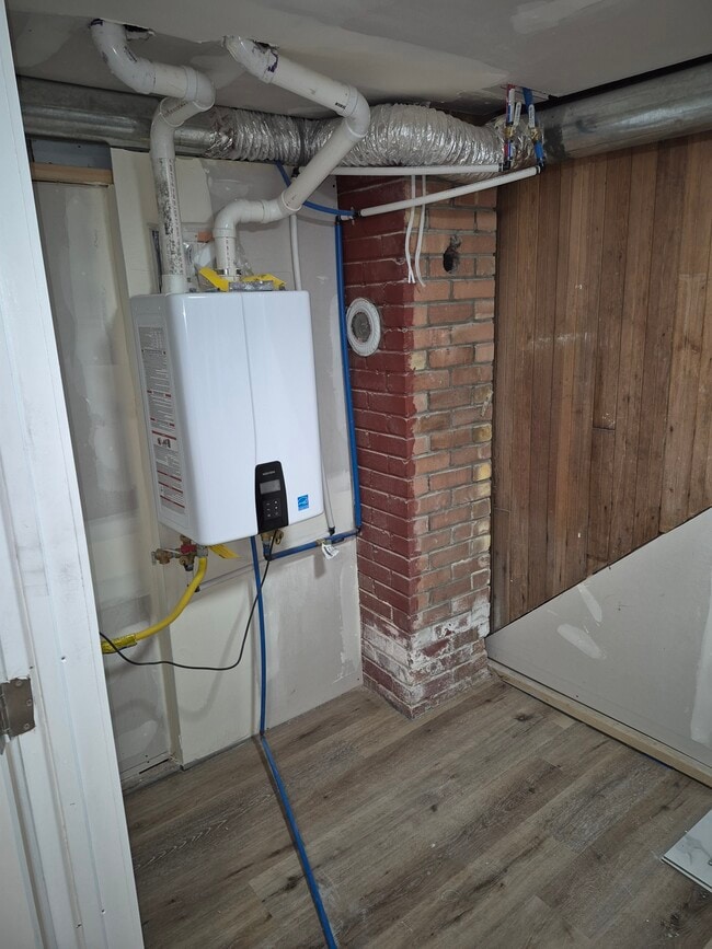 Building Photo - 509 Swan St