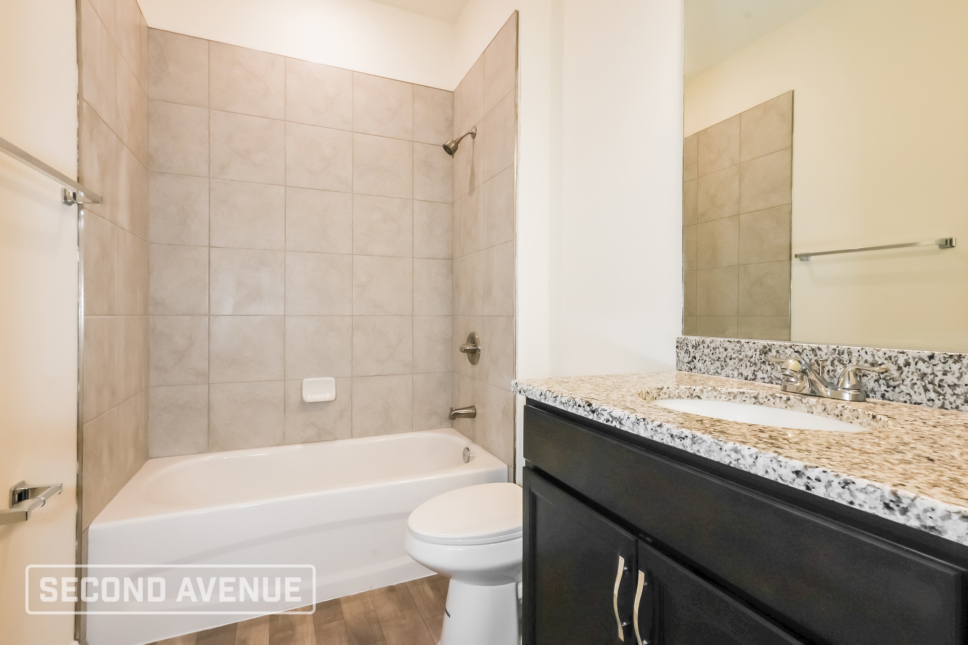 Building Photo - 1004 S Lassonde St