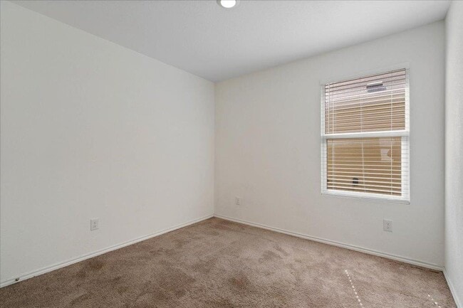 Building Photo - 1359 White Willow Dr