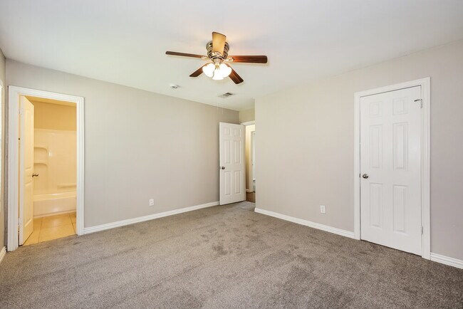 Building Photo - 1108 N Knowles Dr