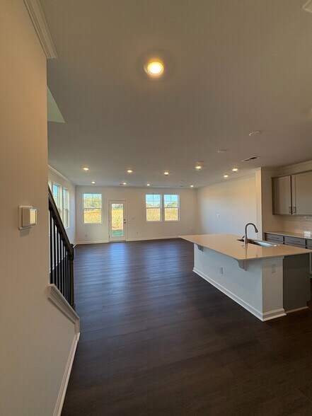 Building Photo - 106 Blossom Field Way