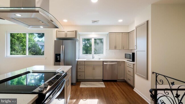 Building Photo - 338 Natale Ln