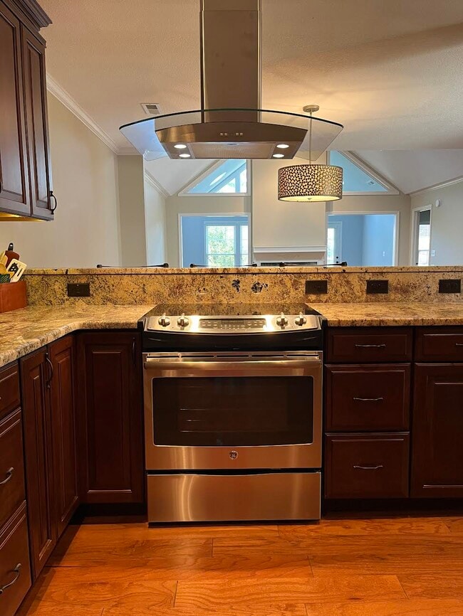 Building Photo - 54 Lake Pointe Cir