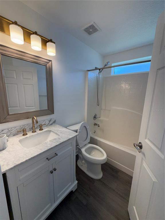 Building Photo - 2 Upland Pl