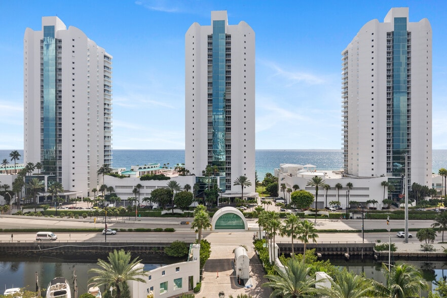 Building Photo - 16400 Collins Ave