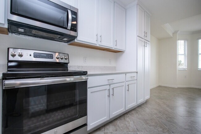 Building Photo - Riverfront Condo - 2 bed - 2 bath for rent