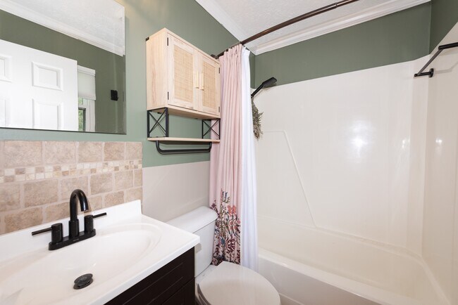 Building Photo - 5936 Clearbrook Dr