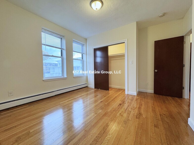 Building Photo - 172 N Beacon St