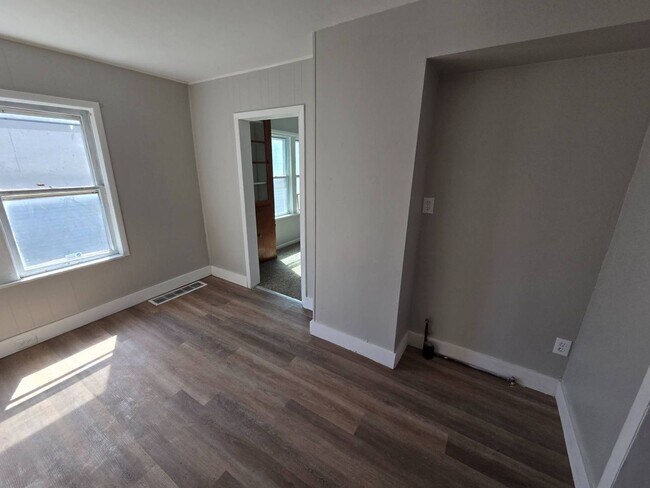Building Photo - 3081 E 67th St