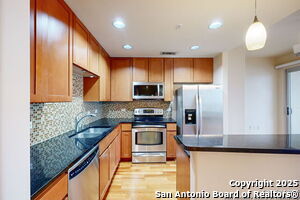 Building Photo - 215 Center St