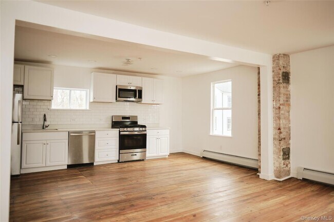 Building Photo - 5728 209