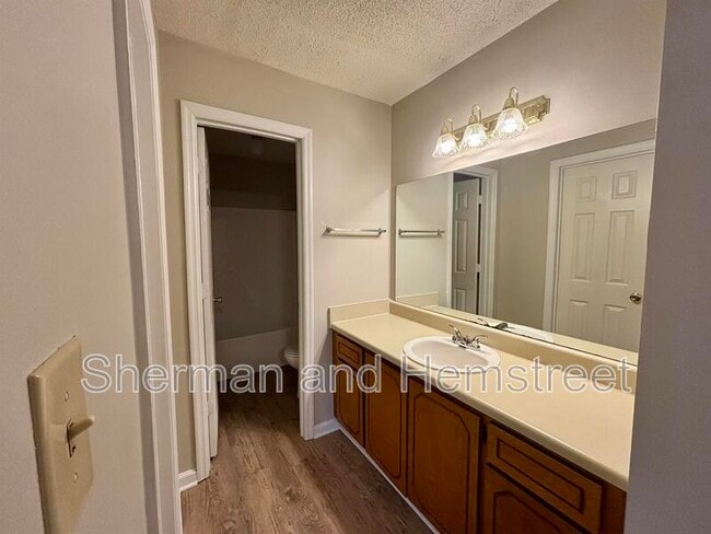 Building Photo - 104 Commons Dr