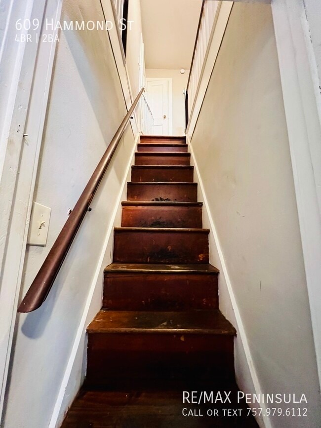 Building Photo - 609 Hammond St