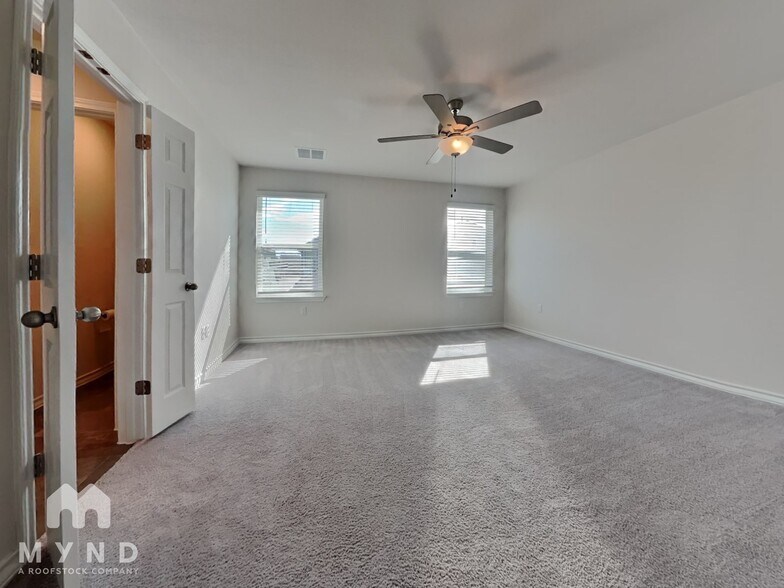 Building Photo - 2909 Salvidar Bend