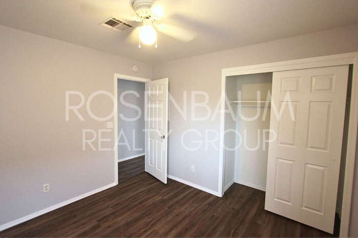 Building Photo - 1115 S Tiago Dr