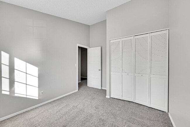 Building Photo - $1,650  2-Bed, 2 Bath Townhouse with Charm...