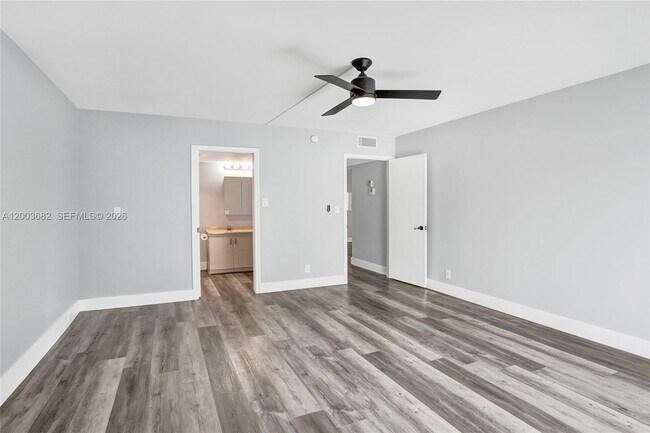 Building Photo - 3001 Portofino Isle