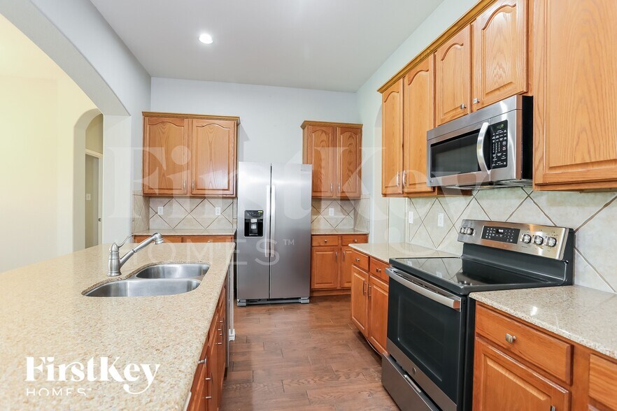 Building Photo - 5033 Charisma Dr