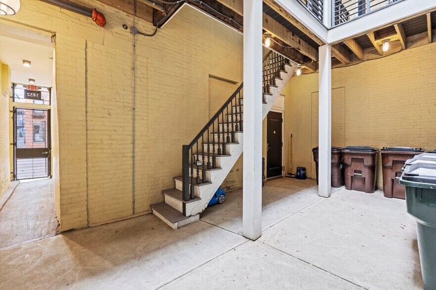 Building Photo - 1432 Elm St
