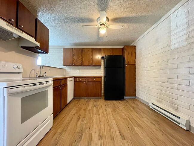 Building Photo - 141 McClure Ave