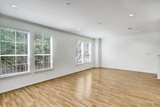 Building Photo - 3001 Murworth Dr