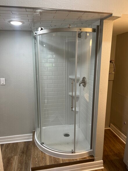 Building Photo - 8715 Fowler Ave