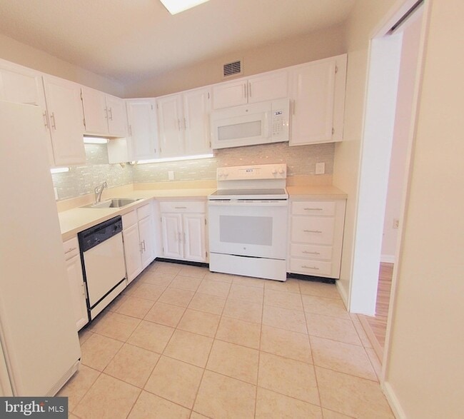 Building Photo - 2555 Pennsylvania Ave NW