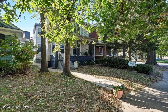 Building Photo - 1802 Deerwood Ave