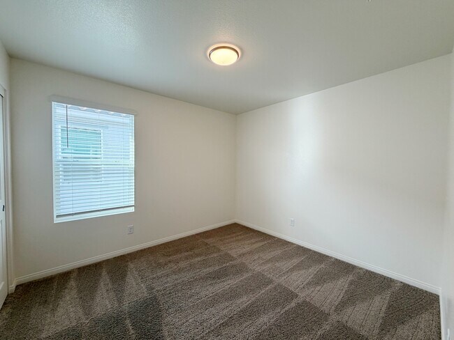 Building Photo - 6983 Cottage Vis Ave