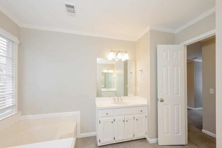 Building Photo - 488 Stonebridge Ct