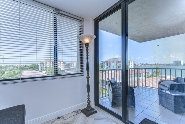 Building Photo - 6322 Palma Del Mar Blvd S