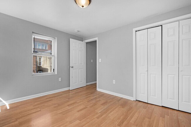 Building Photo - Two Bedroom Rental for Immediate Move In West Baltimore