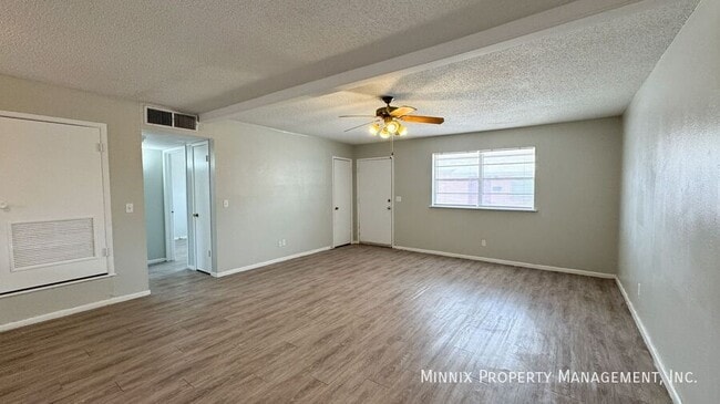 Building Photo - 2409 W 19th